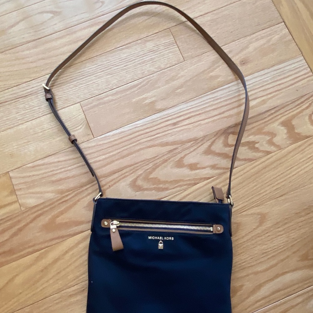 Michael Kors Crossbody Bag - Picture 4 of 8